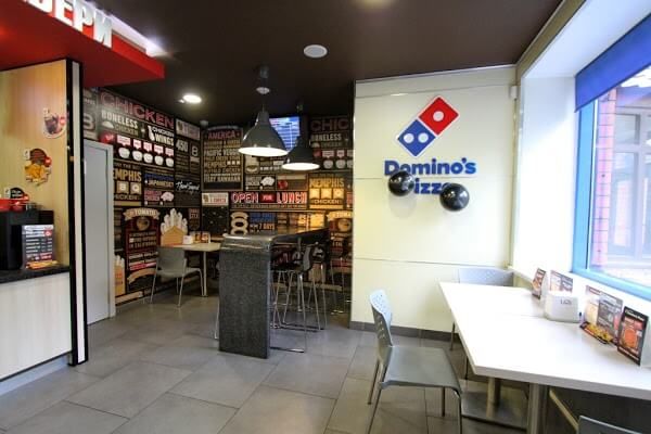 Стильное и функциональное пространство в пиццерии Domino's